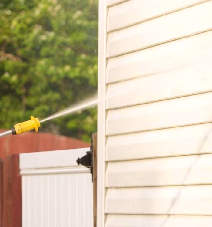 Cleaning-house-pressure-washing-machine-157475674- Cleaning-house-pressure-washing-machine-157475674-